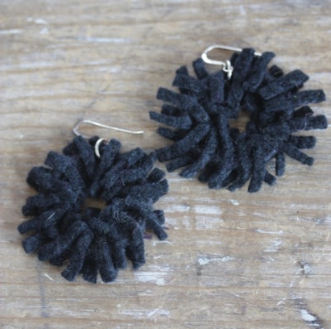 Circlet Earring Black