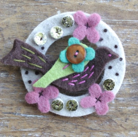 Cocoa Wreath Birdie Pin