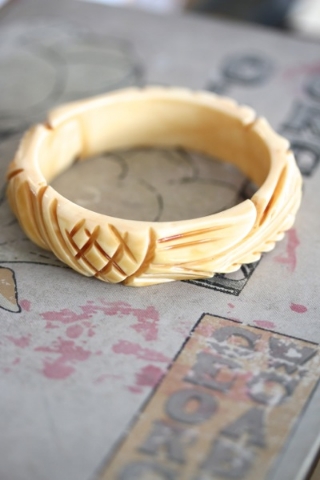 HOTCAKES Sculpted Bangle Ivory - SALE