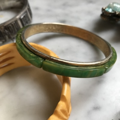 Vintage Creamed Spinach & Brass Tone Bangle