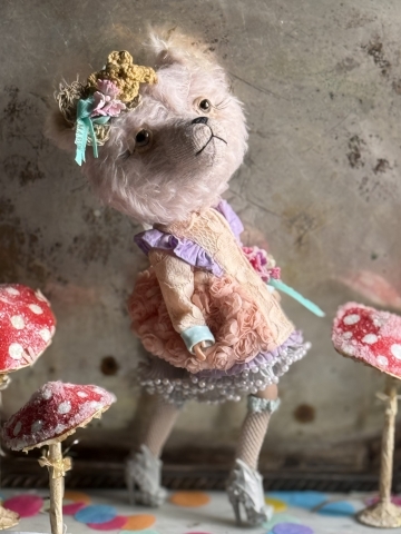 Picture of Teddy Blythe "Goodie Gumdrops" - ooak by Letty Worley wearing Annie Dollz