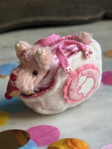 Picture of LuLu - OOAK wee Terrier & Tote by Jody Battaglia of FunTown
