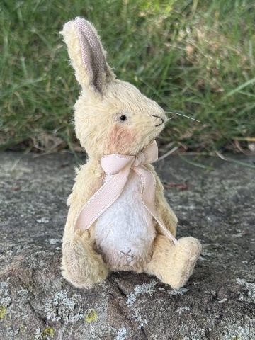 Picture of Crosby Bunny - ooak rabbit by Widdershin Bears